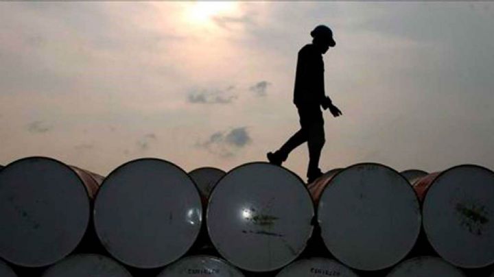 Petróleo mexicano supera 75 dólares por barril; son 20 dólares arriba del techo del Congreso