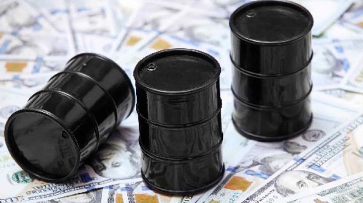 Petróleo baja de los 90 dólares; Trump evalúa nuevas acciones para contener precios