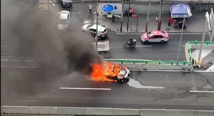 VIDEO: vehículo se incendia sobre Segundo Piso de Periférico y causa caos