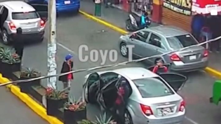 VIDEO: Con armas largas en mano, delincuentes extorsionan a comerciantes en Milpa Alta