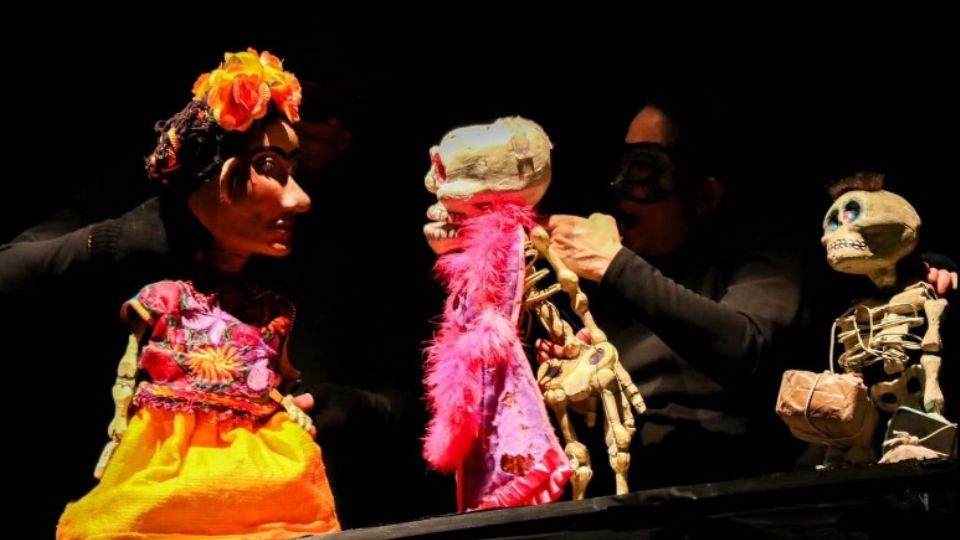 'La chorcha de las calacas', una obra de marionetas presentada en Irapuato, en el marco del FIC 2022.