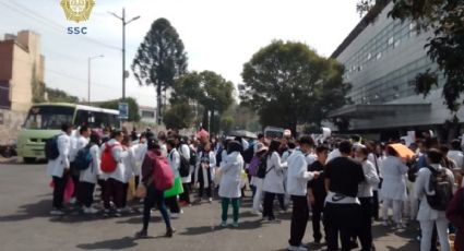 Estudiantes de medicina bloquean Avenida Politécnico...otra vez