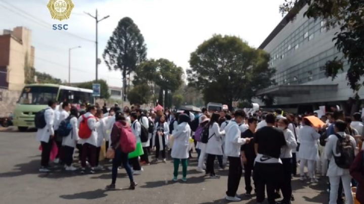 Estudiantes de medicina bloquean Avenida Politécnico...otra vez