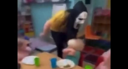 VIDEO: Maestras aterrorizaron a niños de guardería con máscara de "Scream"