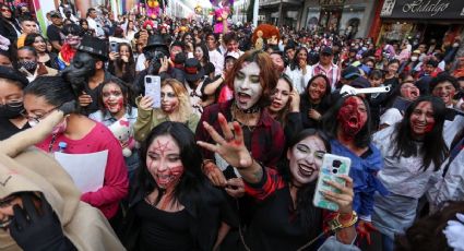 Monstruos y zombies se apoderan de las calles en Toluca