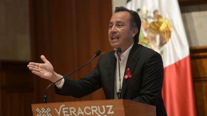 Cuitláhuac regaña a diputada de Morena por “chantajear” con placas