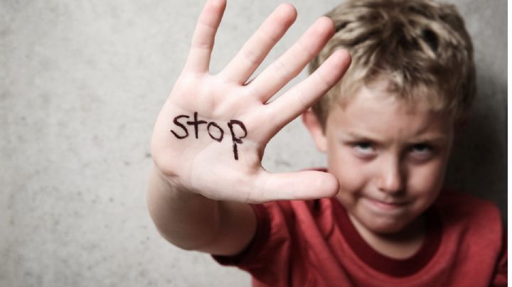 Condenan a 124 años de cárcel a hombre que abusó de un niño