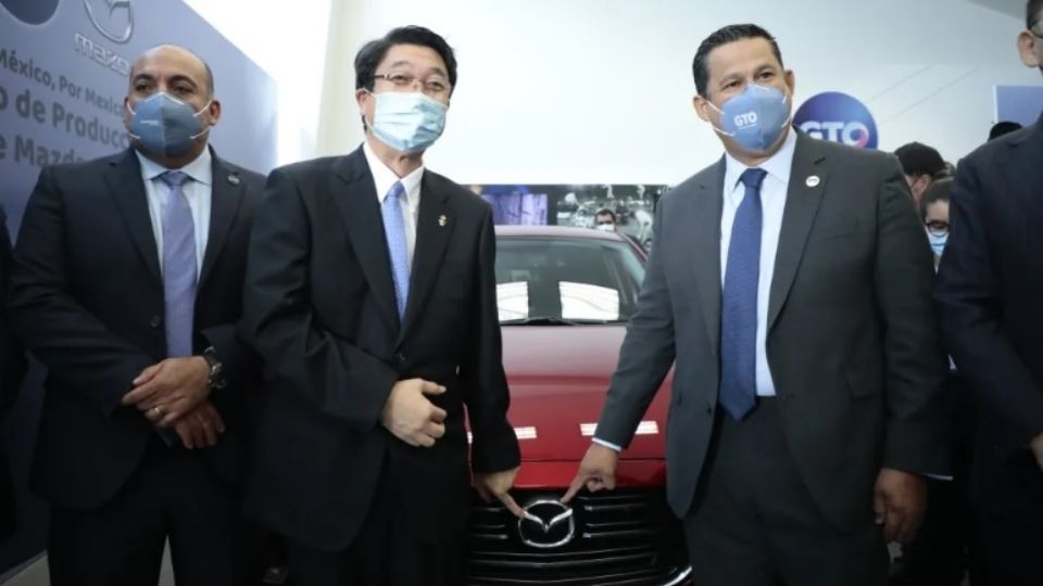 El gobernador Diego Sinhue Rodrpiguez Vallejo fue testigo del arranque de la producción de un nuevo modelo de la empresa Mazda de Salamanca.