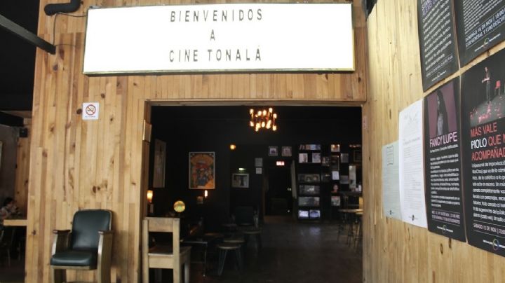 Sujetos armados asaltan a clientes en el Cine Tonalá, en la Roma