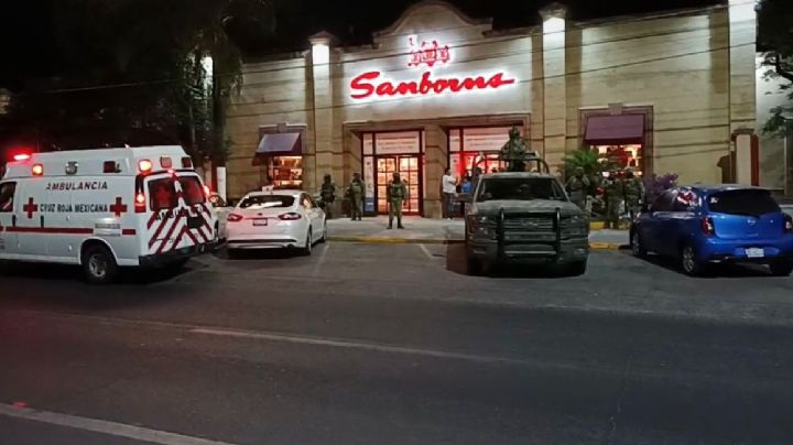 Hombres armados atracan Sanborns en Celaya