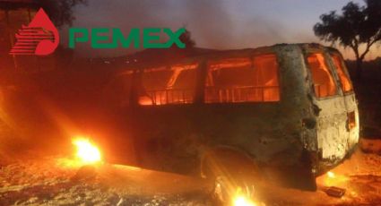 Huachicoleros dejan ardiendo dos camionetas en Ajacuba | FOTO