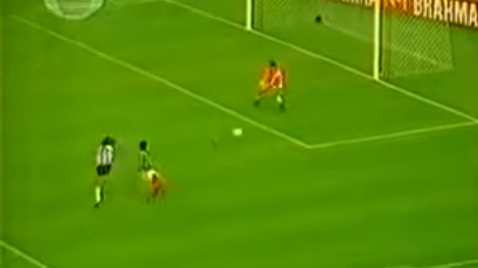 El gol de Batistuta en  la final de la Copa América 93