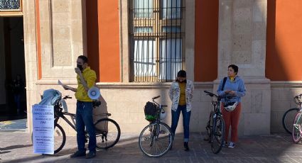Protesta pacífica por ciclistas que fallecen por accidentes en vialidades de León