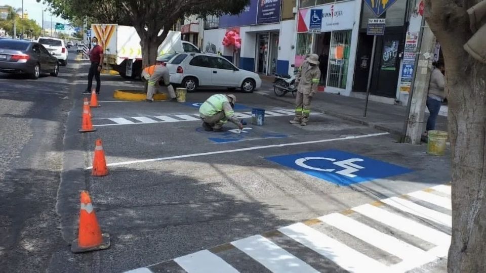 Proponen en Celaya multas más fuertes para quienes ocupen lugares destinados a personas con alguna discapacidad.