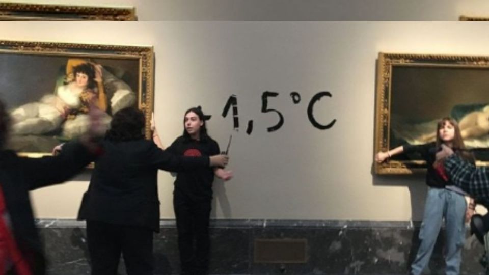 Dos activistas se pegaron a las obras de Goya: ya fueron detenidos