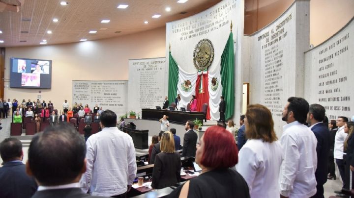 Congreso de Veracruz "ocultó" contratos de prestación de servicios