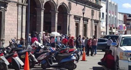 Habitantes de Ixmiquilpan retienen a funcionarios municipales; reclaman obra