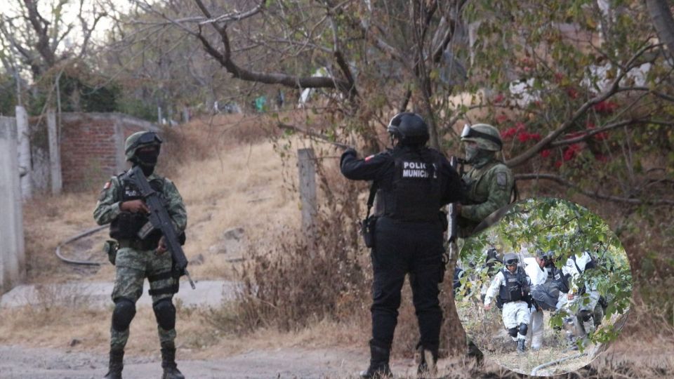 Los cadáveres de dos personas, además de armas, municiones y equipo táctico, fueron encontrados en la sierra de Pénjamo.