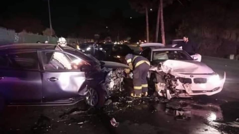 Uno de los vehículos no alcanzó a frenar en la bajada de las curvas del Boulevard Jiménez Cantú