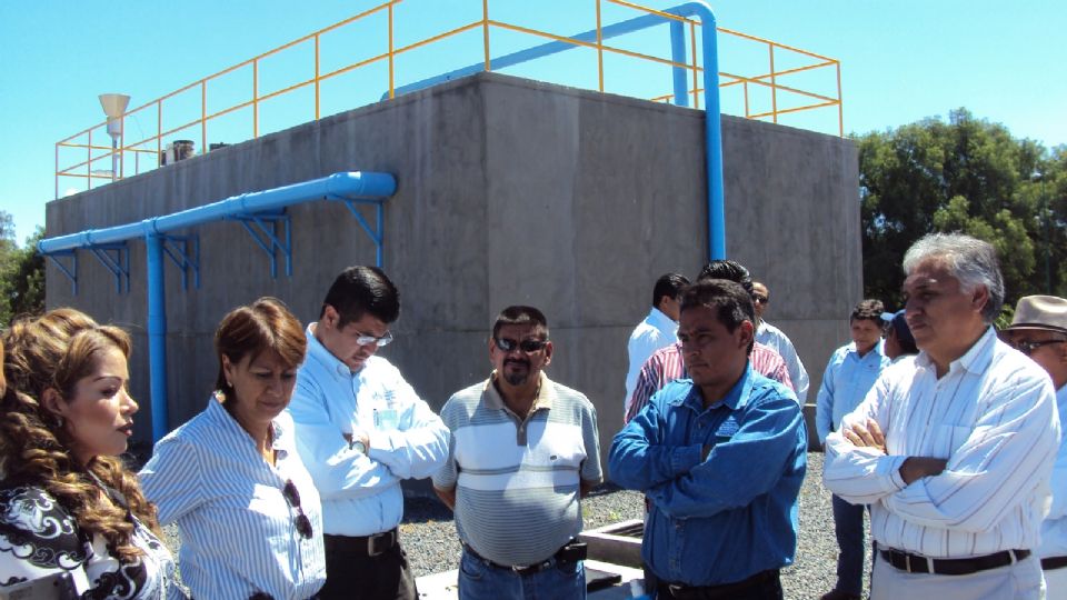 Graciela Pérez Olalde (izq.) durante la inauguración de una obra hidráulica en su administración.