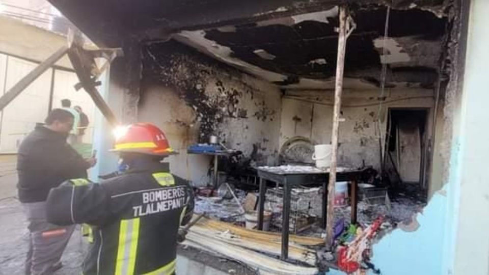 La explosión e incendio se registró en un domicilio de la calle Licenciado Franco, en la colonia de Lomas de San Juan Ixhuatepec