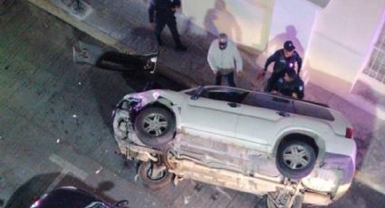 Pachuqueño fiestero da volantazo, choca auto y vuelca en Guerrero | VIDEO