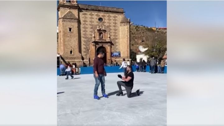 VIDEO: Amor congelado en Parral, joven propone matrimonio en pista de hielo