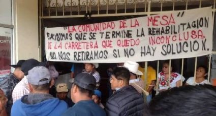 Por Estafa siniestra, pobladores toman alcaldía de Huautla y retienen a 52 empleados