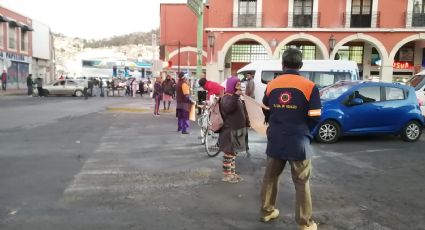 Bloqueo en centro de Pachuca desquicia el tránsito; esto se exigen