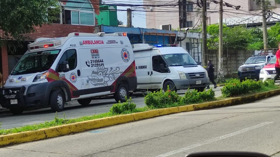 El empleado del Pollo Feliz cayó desde el segundo piso del restaurante y murió al instante