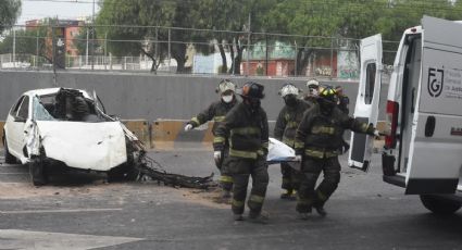 Tras choque en la Zaragoza, pareja muere prensada en automóvil