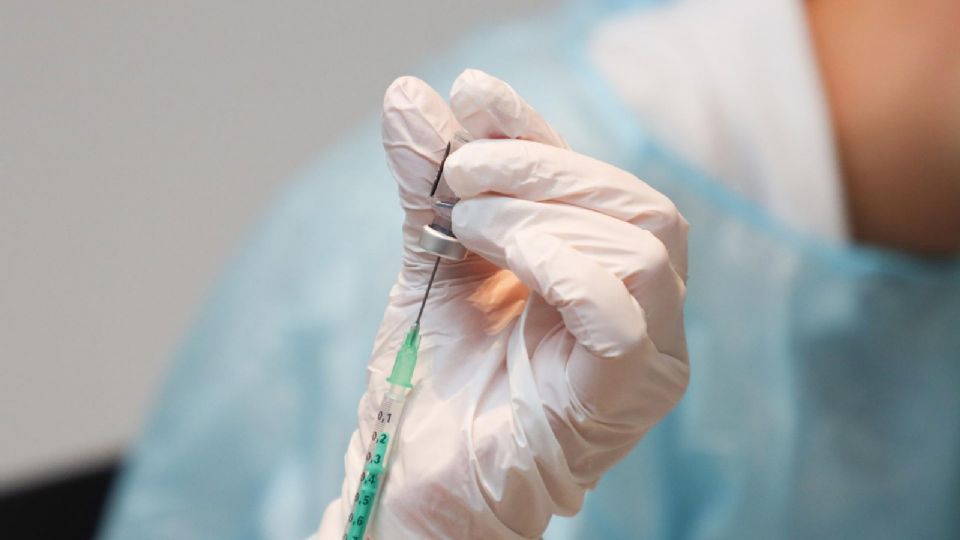 La vacuna de Novavax estará disponible para ser inyectada en hospitales y farmacias de EU en cuestión de semanas.