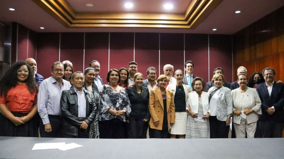 Legisladores de Morena y la jefa de Gobierno de la Ciudad de México, Claudia Sheinbaum