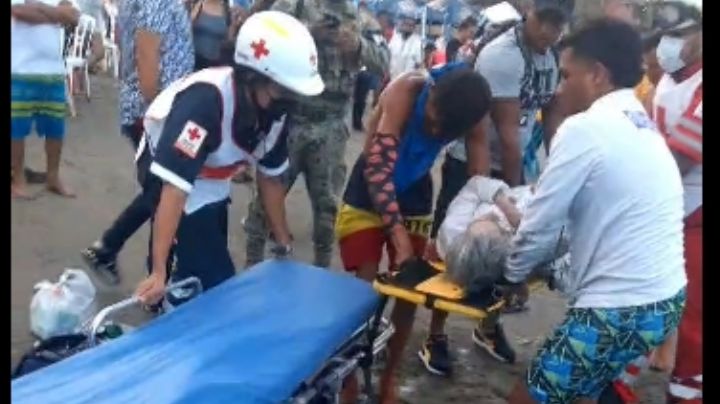 Rescatan a mujer de la tercera edad, se ahogaba en playas de Veracruz