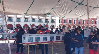 Realizan filas en Plaza Juárez para votar en renovación de Consejo Estatal de Morena