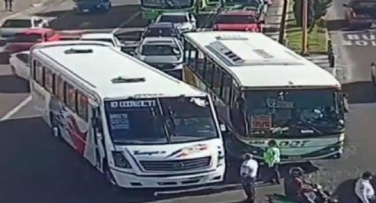 VIDEO | Microbusero en la México-Pachuca desacata y arrolla a policías