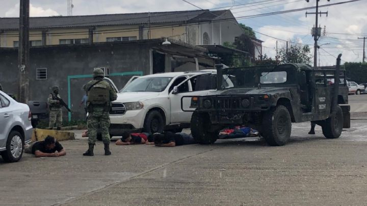 Tras balacera contra polleros, Sedena rescata a migrantes en Acayucan