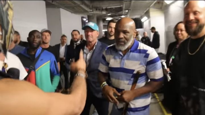 La emoción de Mike Tyson al conocer a Escorpión Dorado