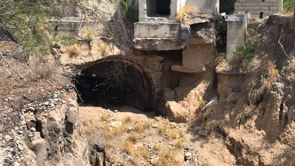 La mina tenía una gran extensión y ahora está abandonada, sus pozos trasminaron agua a la mina que hoy atrapa a 10 mineros