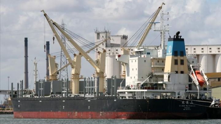 Investigan muerte de marino en buque de carga anclado en puerto de Veracruz