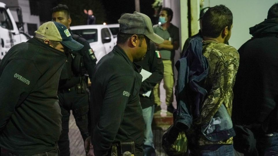 Los detenidos fueron trasladados a las instalaciones de la Fiscalía General de la República, con sede en la ciudad de Morelia