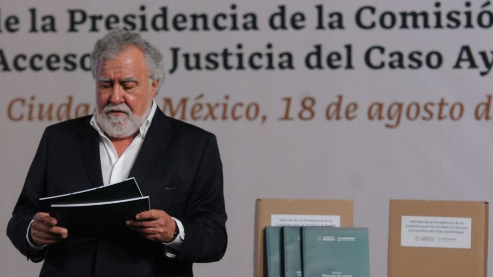 Encinas, en la presentación del informe sobre Ayotzinapa. Foto Cuartoscuro