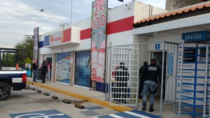 Mujer da a luz en baño de gasolinera, pero abandona a bebé; murió