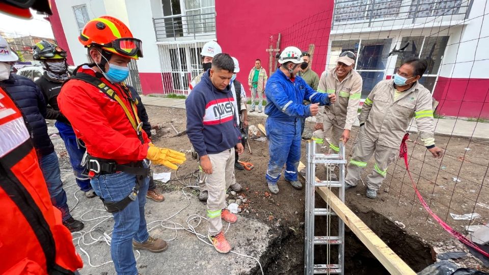 Mauricio Tabe, alcalde de Miguel Hidalgo, supervisó este lunes los trabajos que se hacen en la mina debajo de la Ciudad del Bienestar de Tacubaya.