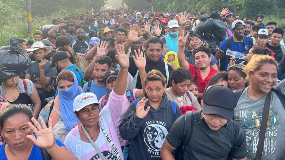 Migrantes indican que llevan más de un mes esperando que el INM les de pases o visas por razones humanitarias para poder transitar libremente por el país