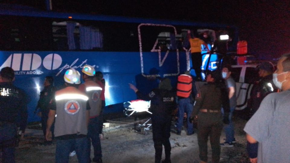 El autobús de la empresa ADO circulaba con destino a Ciudad del Carmen, cuando ocurrió el percance