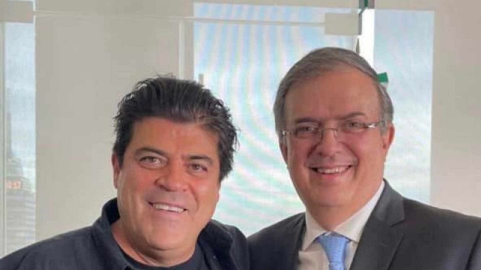 El canciller Marcelo Ebrard y 'El Burro' Van Rankin' anuncian entrevista que éste le hizo a su 'Gallo'
