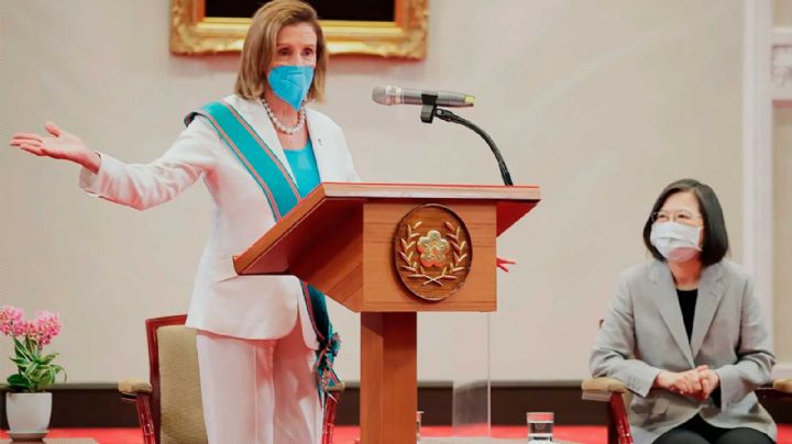 ¡Qué oso! La Sra. Pelosi visita la República de China