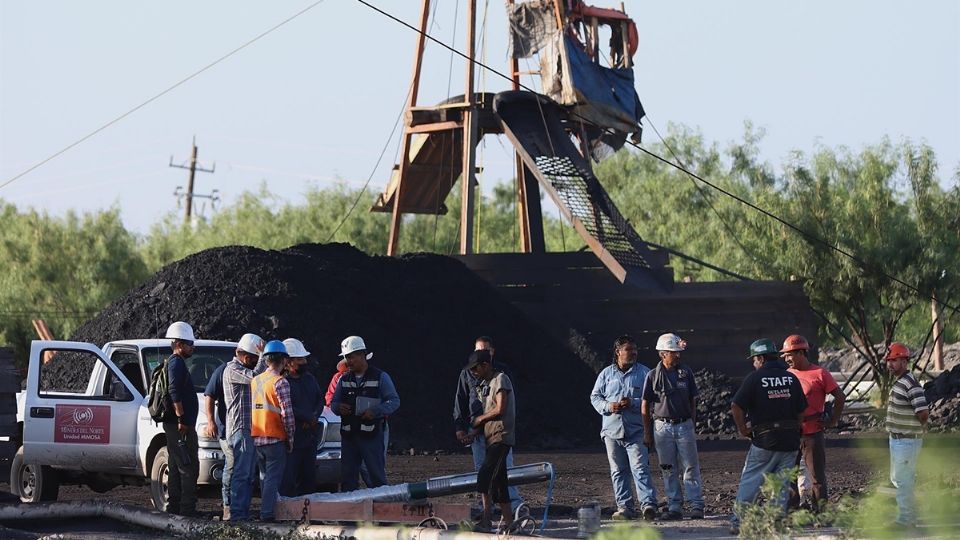 Mineros atrapados tras derrumbe en Coahuila