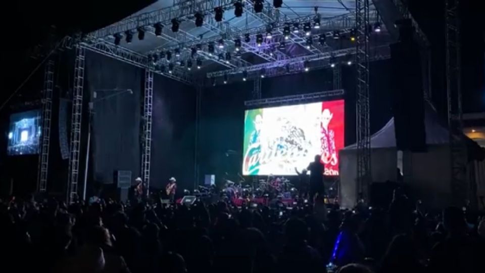 En la celebración del Grito en Tecámac tocaron los Cardenales de Nuevo León y Pequeño Musical.